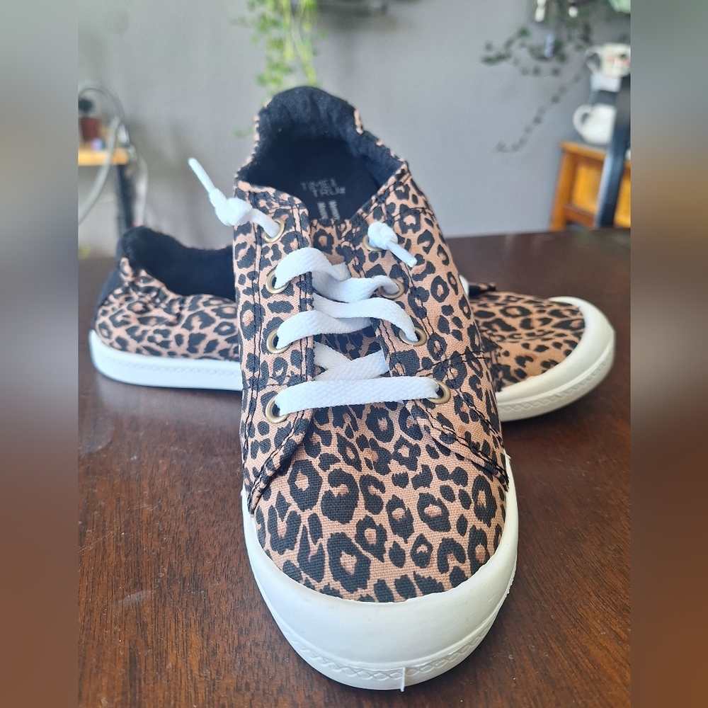 Time and Tru leopard print shoes size 7